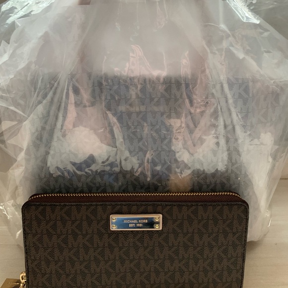 Michael Kors Set - Picture 2 of 13